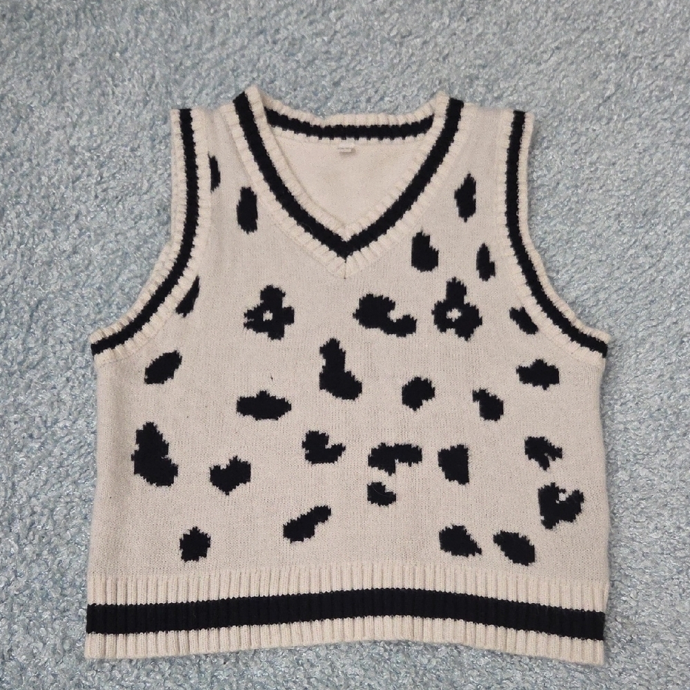 Stylish Black and White Sleeveless Sweater Vest